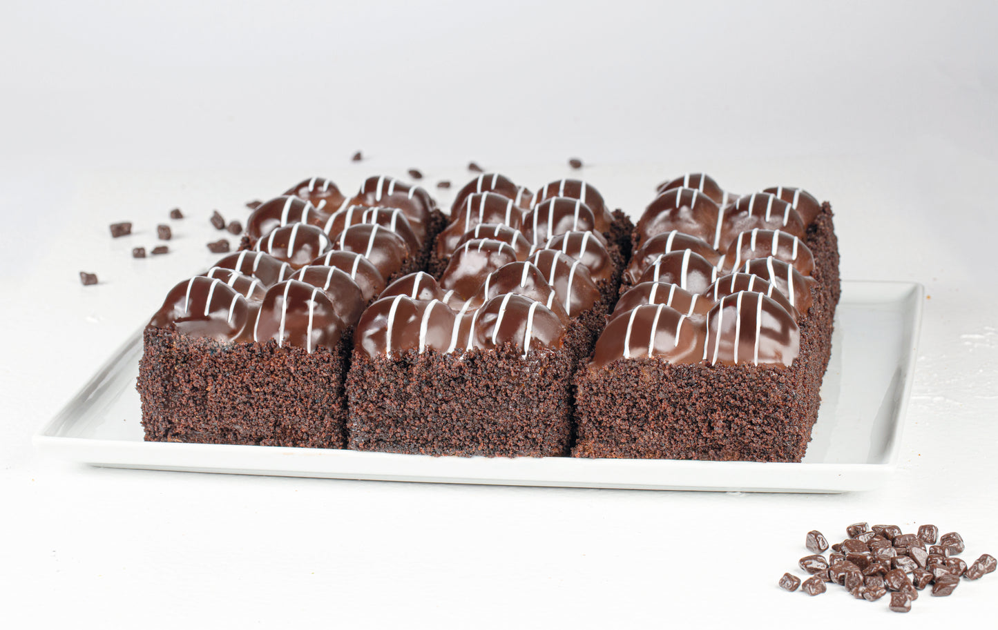 MONO DARK CHOCOLATE PROFITEROLE CAKE (9 PIECES)
