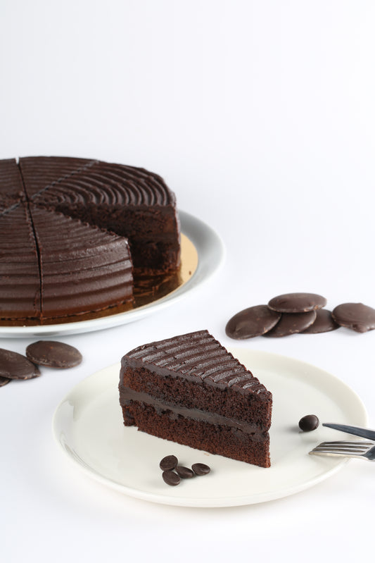 CHOCOLATE FUDGE CAKE (14 SLICES)