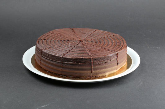 CHOCOLATE FUDGE CAKE (14 SLICES)